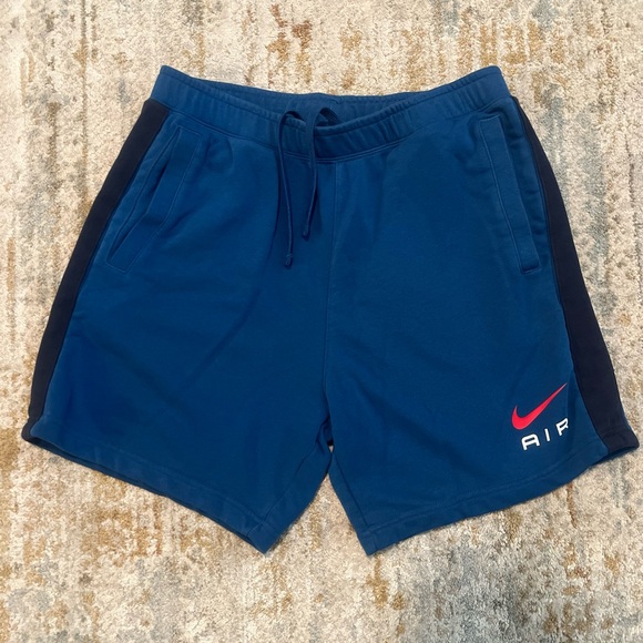 Nike Blue and Red Athletic Shorts Lightweight Design size Large - Picture 8 of 11